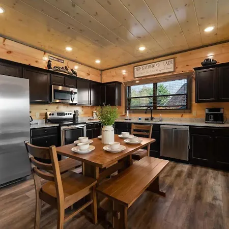 New Cabin With Mountain Views Hot Tub And Game Room Sevierville Exterior photo
