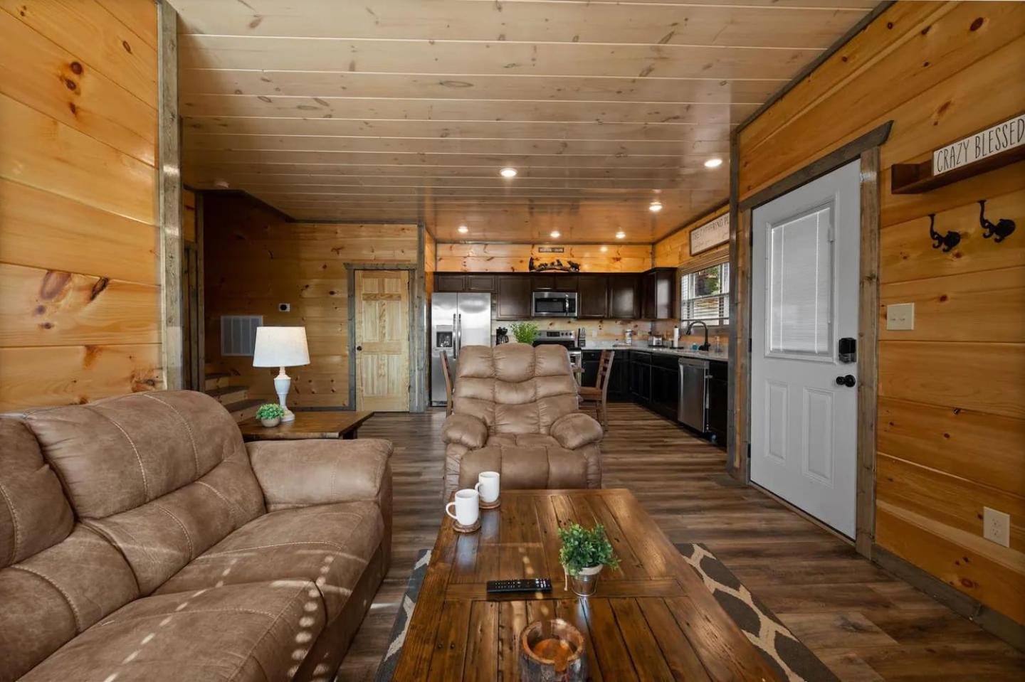 New With Mountain Views Hot Tub And Game Holiday home *