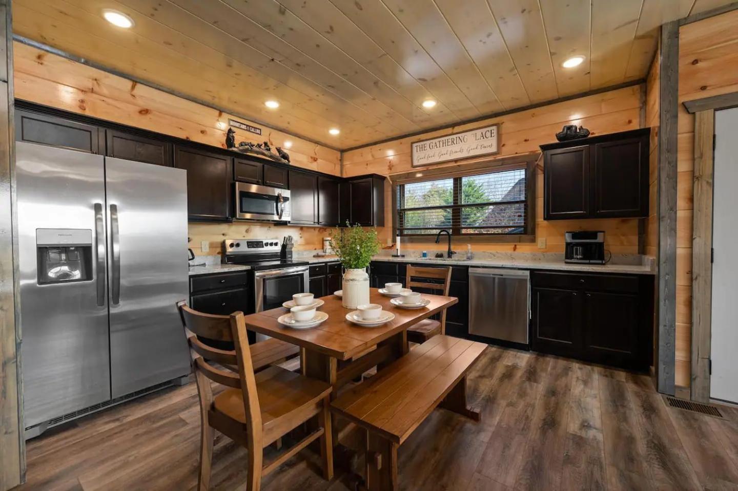 Holiday home New With Mountain Views Hot Tub And Game