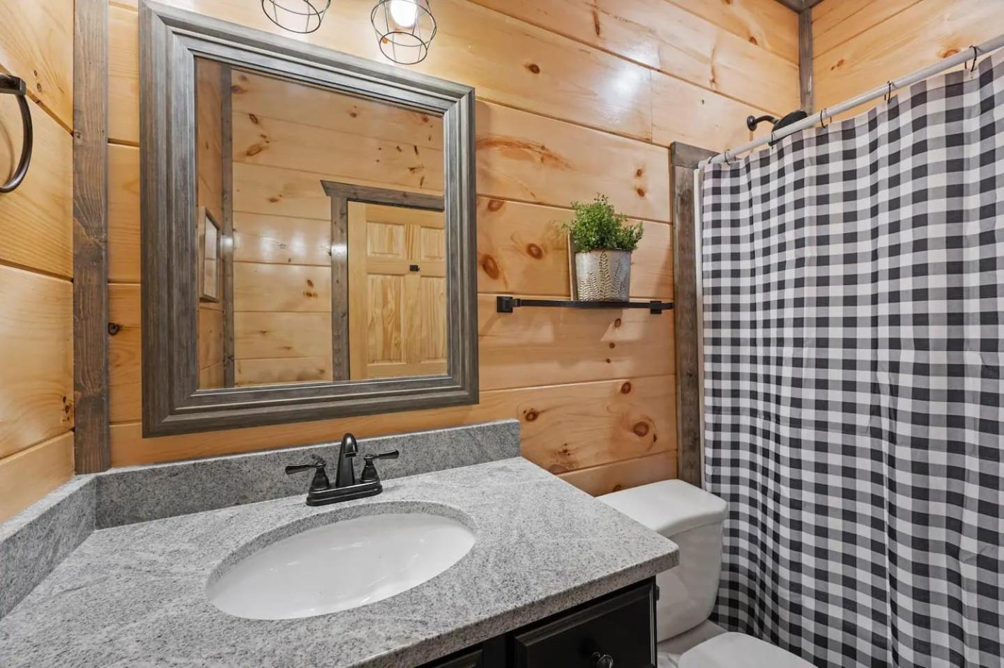 Holiday home New With Mountain Views Hot Tub And Game *