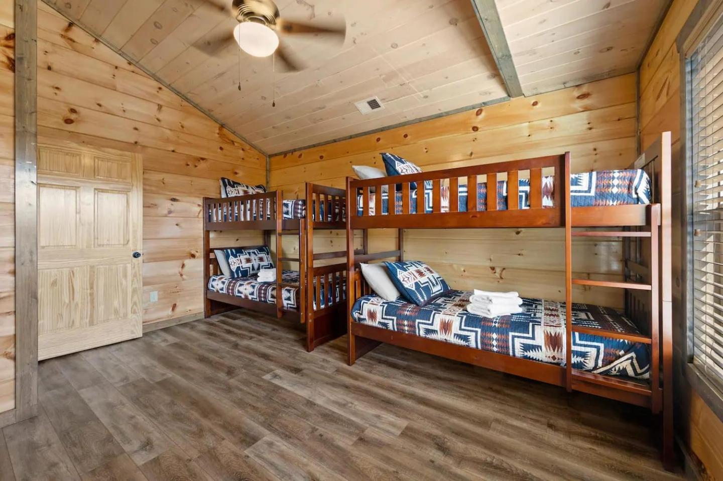 Holiday home New With Mountain Views Hot Tub And Game Sevierville
