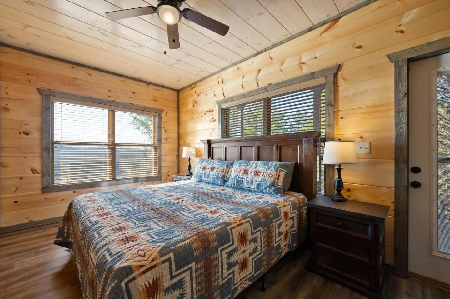 New With Mountain Views Hot Tub And Game
