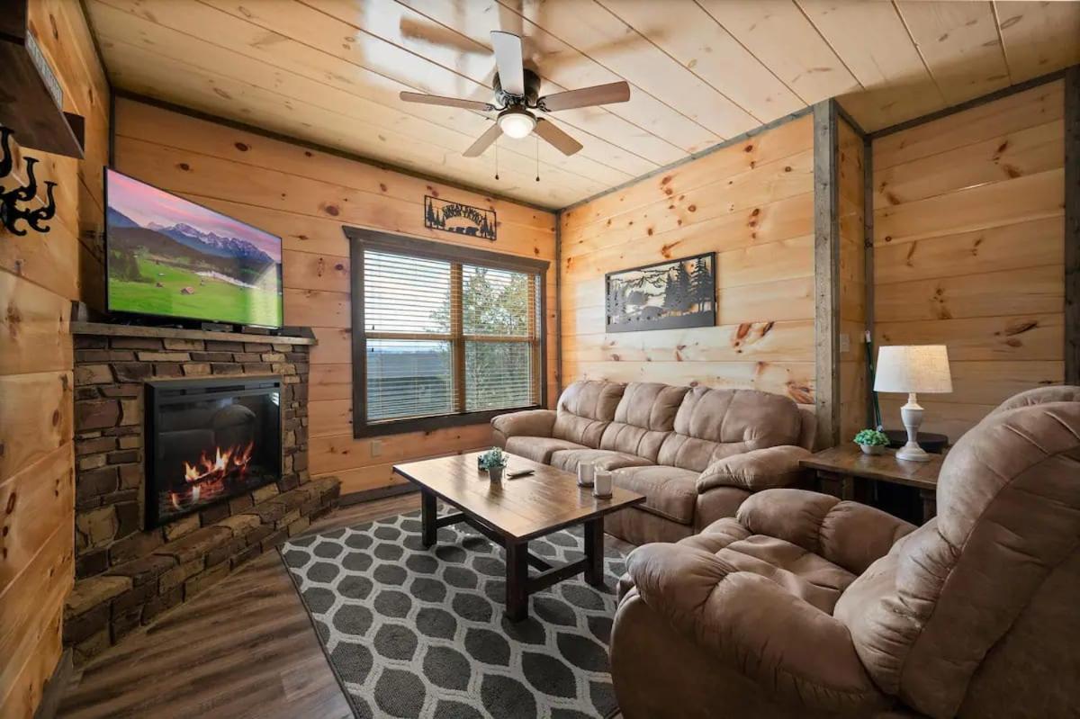 New With Mountain Views Hot Tub And Game Sevierville
