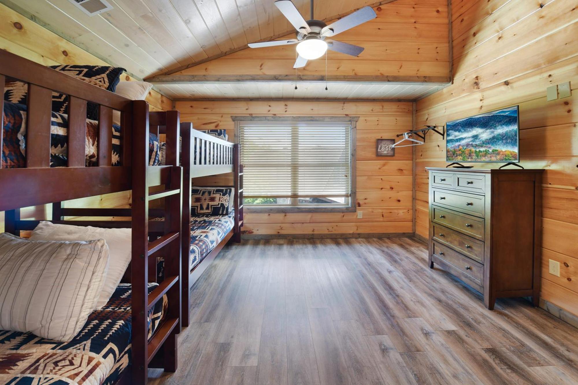 Holiday home New With Mountain Views Hot Tub And Game *